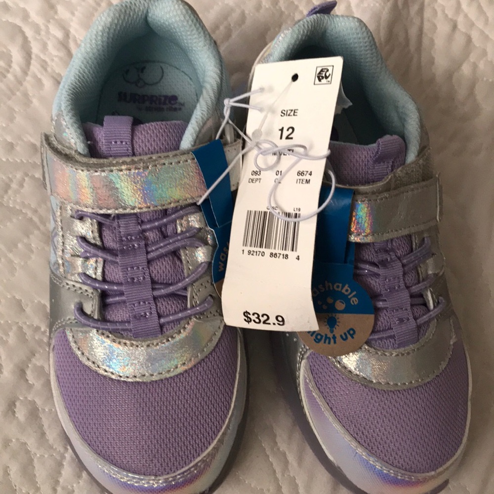 Girls tennis shoes